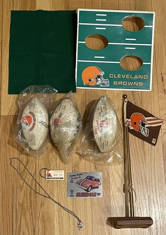 Cleveland Browns American Football Team Locket, Keychain Flag NFL Gift & Bundles Cover