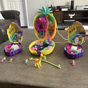 Polly Pocket Compact Playset - Lot with Accessories and Dolls - Picture 1 of 6