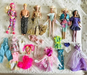 Lot Barbie vintage + Vêtements - Photo 1/8