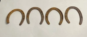 VINTAGE HUFEISEN - AUTHENTISCH GESCHMIEDET & UNMARKIERT 4ER SET - RUSTIKALES DEKOR & HANDWERK - Bild 1 von 2