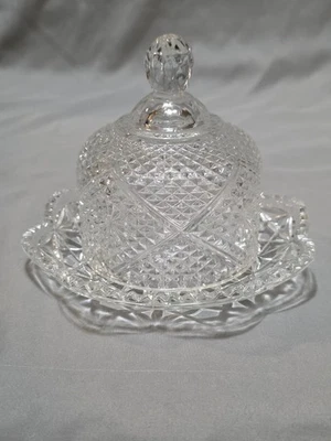 Prato de manteiga/queijo vintage Avon Fostoria coberto de cristal - Imagem 1 de 4