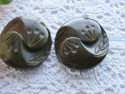 Vintage Bakelite Button 2 Buttons Chunky Carved Flower Leaf Green Coat FM320 - Image 1 of 4