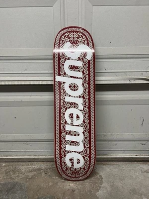 Supreme Celtic Knot tabla de skate rojo Foto 1 de 3