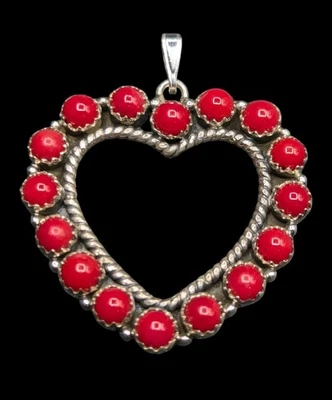 Colgante de amor de corazón abierto con piedras de vidrio rojo coral de plata de ley 925 Foto 1 de 4