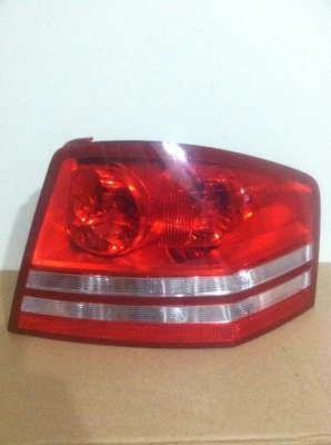 Luz trasera derecha para pasajero Dodge Avenger 2008,2009,2010 OEM Foto 1 de 3