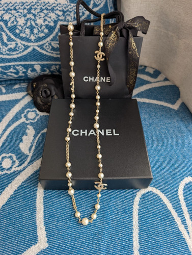 Autentica scatola collana lunga con catena di perle Chanel CC B20V logo GHW