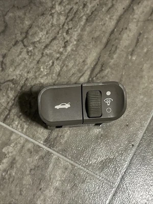 Interruptor atenuador gris de liberación de maletero y tablero de instrumentos SATURN L SERIES L100 L200 L300 Foto 1 de 4
