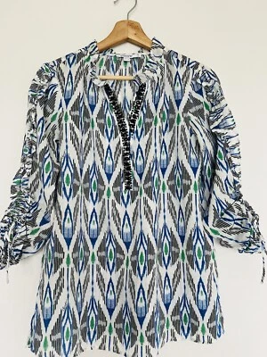 Blusa CHICO’S 40 Aniversario Ikat Ramie Talla 2 Volantes Detalle Piedra Boho Foto 1 de 4