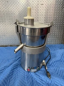Santos #28 Commercial Fruit and Vegetable Juice Extractor The Miracle Pro MJ 800 - Picture 1 of 8