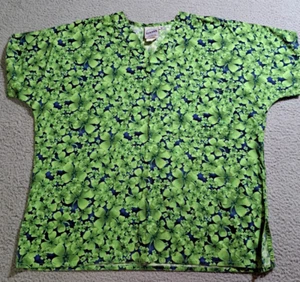 S.C.R.U.B.S. Unisex St Patrick 4 Leaf Clover V Neck Short Sleeve Scrub Top Sz M - Picture 1 of 8