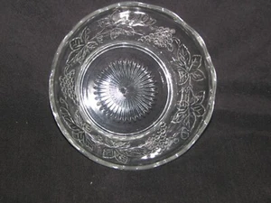 Vintage Clear Glass Bowl Grape Pattern 8.5 x 3 in. Candy or Nut Bowl - Picture 1 of 3