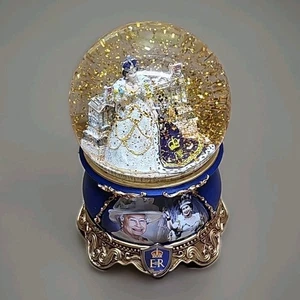 The Bradford Exchange Queen Elizabeth II Coronation Musical Glitter Globe #A0236 - Picture 1 of 8