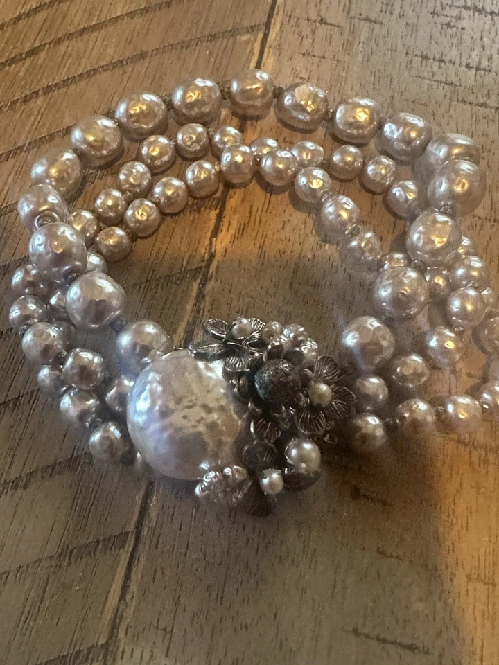 老式签名 MIRIAM HASKELL 三股巴洛克风格仿珍珠手链 — 第 1/4 张图片