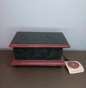 Boyds Investment Collection T F Wuzzies Holz Decke Truhe Grün 7" Neu mit Etikett - Bild 1 von 17