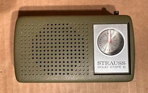 Radio transistor Strauss de 6 AM de estado sólido vintage de la década de 1960 - Imagen 1 de 6