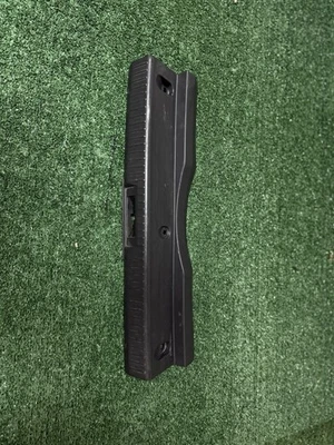 2013 Toyota Scion FR-S 2.0L trava de porta-malas trava soleira placa de arranhão tampa de acabamento fabricante de equipamento original - Imagem 1 de 4