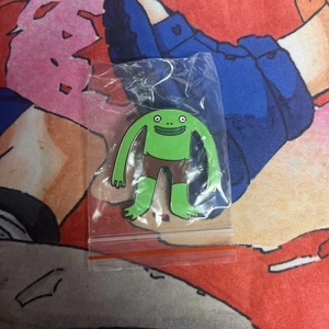 Smiling Friends NYCC 2025 Exclusive Mr. Frog Pin - Bild 1 von 2