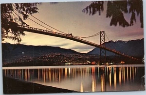 AK Vancouver Lions Gate Bridge in der Abenddämmerung - Bild 1 von 2