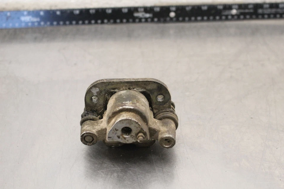 1990 Polaris Trail Boss 250 2x4 RIGHT FRONT BRAKE CALIPER S780 - Imagem 1 de 4