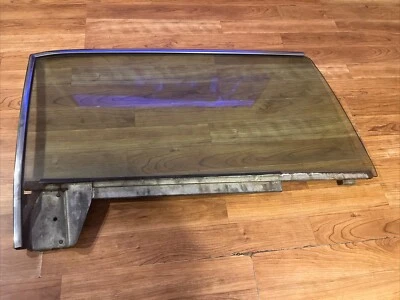 1961 年福特雷鸟乘客门窗玻璃 — 第 1/4 张图片