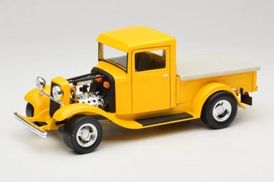 92259 Ford Pickup Yellow Road Signature 1:18 - Immagine 1 di 4