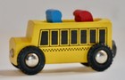 orig. BRIO 33611 gelber Schulbus m 2 Figuren Vintage 90er Holzeisenbahn