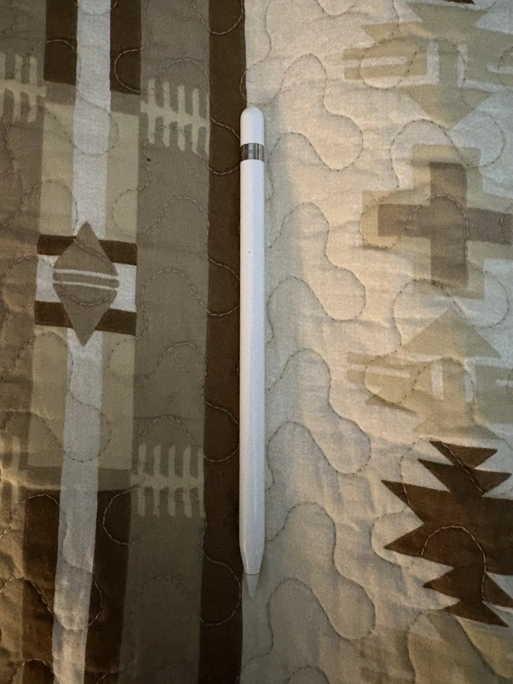 Apple Pencil 1st Generation BARELY USED - Image 1 of 2