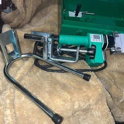 Herramienta de soldadura por fusión de tubería HDPE 110V - 800W con estuche  Foto 1 de 4