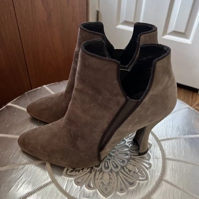 STUART WEITZMAN 2 TONE TAUPE SUEDE ANKLE BOOTS size 6 M - Image 1 of 4