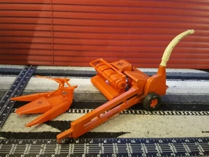 Ertl Allis Chalmers Custom Forage Harvester 1/16 Diecast Farm Implement Replica - Picture 1 of 7