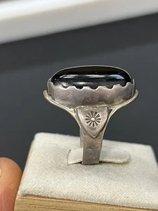 Navajo Lee Paulin Sterling Silver Black Stone Ring ( Size 7.5 )( 10g ) 8 - Picture 1 of 8