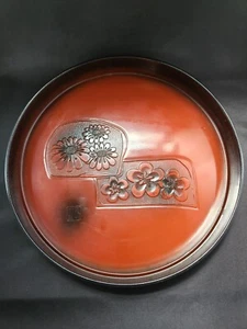 Bandeja de madera vintage de Japón firmada por O-BON DIÁMETRO: 32,5 cm/12,7 pulgadas Altura: 4 cm/1,6 pulgadas - Imagen 1 de 12
