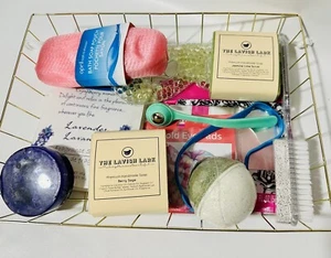 WOMEN’S SPA GIFT BOX❤️ Homemade Luxury Soaps & Bath Bomb GREAT GIFT Mothers Day - Picture 1 of 4