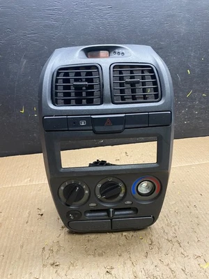 Bisel de ventilación de aire de peligro de radio central Hyundai Accent 2003-2005 OEM V1756 DG Foto 1 de 4