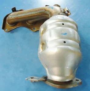 Toyota Highlander 2001-3 new OEM Catalytic Convertet Part#  18450-20110 - Picture 1 of 3