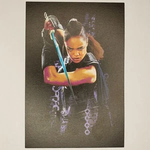 Marvel Thor Ragnarok Postkarte MCU Südkorea 4x6 Walküre Brunnhilde - Bild 1 von 2