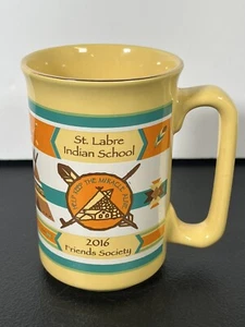 Taza de café St. Labre Indian School 2016 Yellow Friends Society hecha en EE. UU. - Imagen 1 de 6