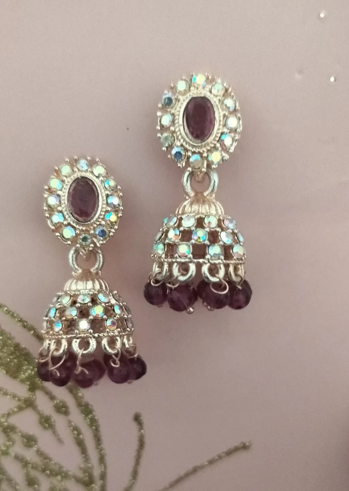 Elegantes Jhumkas de tamaño pequeño con gemas de imitación para adolescentes/mujeres Foto 1 de 1