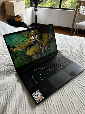 Razer Blade Pro 17" 4K UHD (1TB SSD , Intel Core i7 10th Gen., RTX 2080) - Image 1 of 4