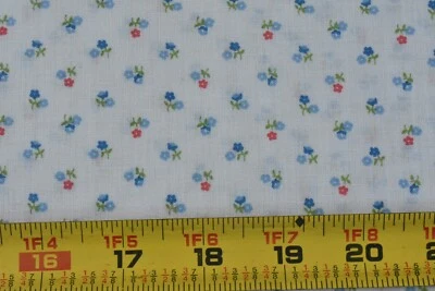 Por 1/2 yarda, Calicó vintage, rosa y azul en polialgodón blanco roto, B1669 Foto 1 de 4