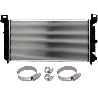 For Chevrolet Suburban 1500 GMC Sierra 2500 Radiator w/ Universal Hose Clamp Kit Foto 1 de 4