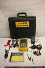 FLUKE 123 INDUSTRIAL SCOPEMETER 20MHz FLUKE-123 WITH ACCESSORIES SPARE & REPAIR