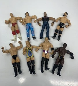 Lotto di 8 action figure WWE Wrestlers Jakks Pacific vintage 2003 spedizione gratuita - Foto 1 di 6