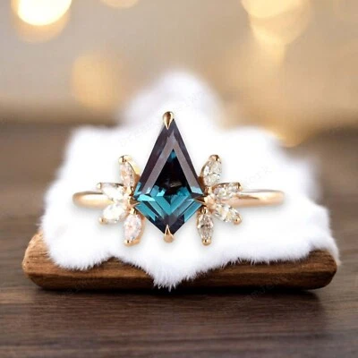 14k Yellow Gold 9x7 mm Kite Cut Natural Alexandrite Ring Cluster Cubic Zirconia - Image 1 of 4