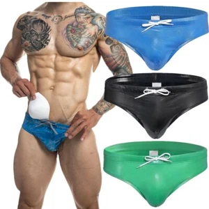 Hombres Baños de baño metálicos de cuero sintético brillante de cuero sintético Traje de baño Push Pad Bikini Calzoncillos - Imagen 1 de 34