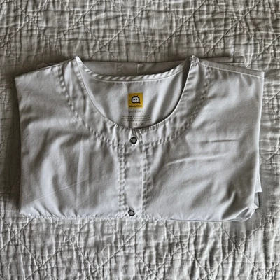 Wonder Wink Origins Scrub Jacket White Size Medium Snap Closure Long-Sleeve - Image 1 of 4