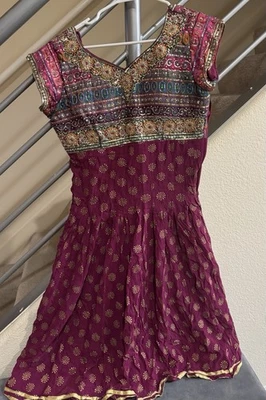 Vestido de fiesta indio/pakistaní con falda bordada multicolor púrpura XS a S. Foto 1 de 2