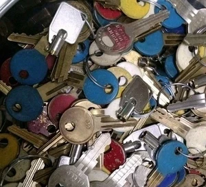 Near 1 Pound (LBS) Used KEYS,  Brass And Other See Photos Free Shipping. - Picture 1 of 2