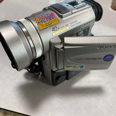Sony Handycam DCR-PC100 Mini DV Camcorder Carl Zeiss Lens NightShot Japan - Image 1 of 4