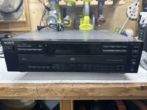 Sony CDP-C535 5 dischi lettore CD scambiatore convertitore ibrido impulso D A LEGGI - Foto 1 di 5